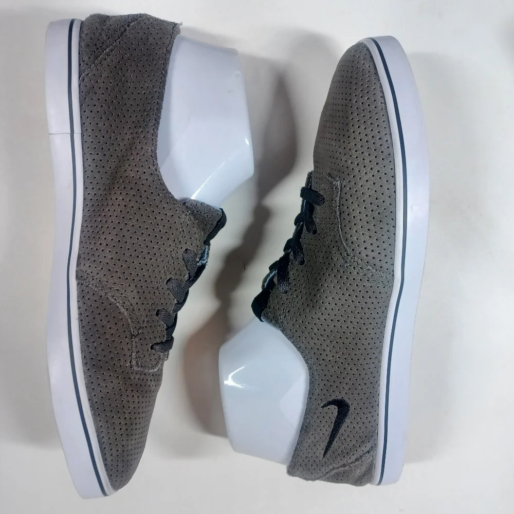 Nike Braata Lite Gray Suede Sneakers Casual Shoes Women's Size 9 Trainers
